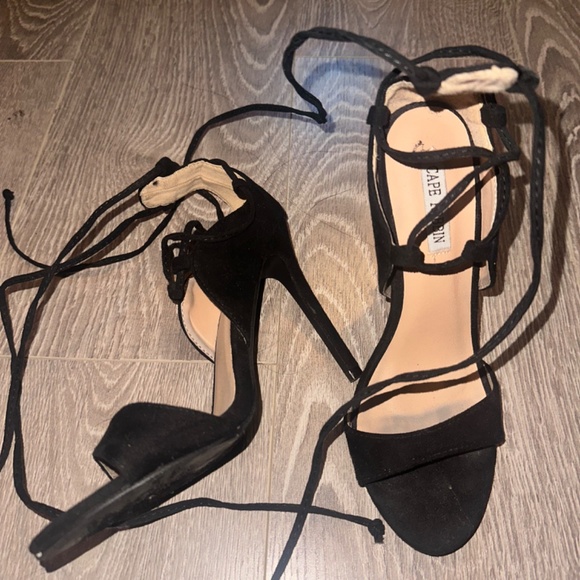 Cape Robin ankle strap suede heals - Picture 2 of 3